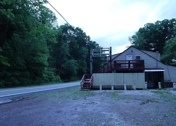 3-Bedroom Apt. Ideal Location Near New River Gorge